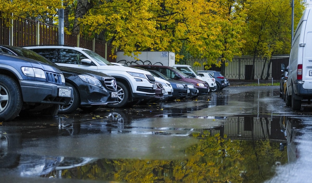 parking-lot-maintenace-in-fall-dmv-area